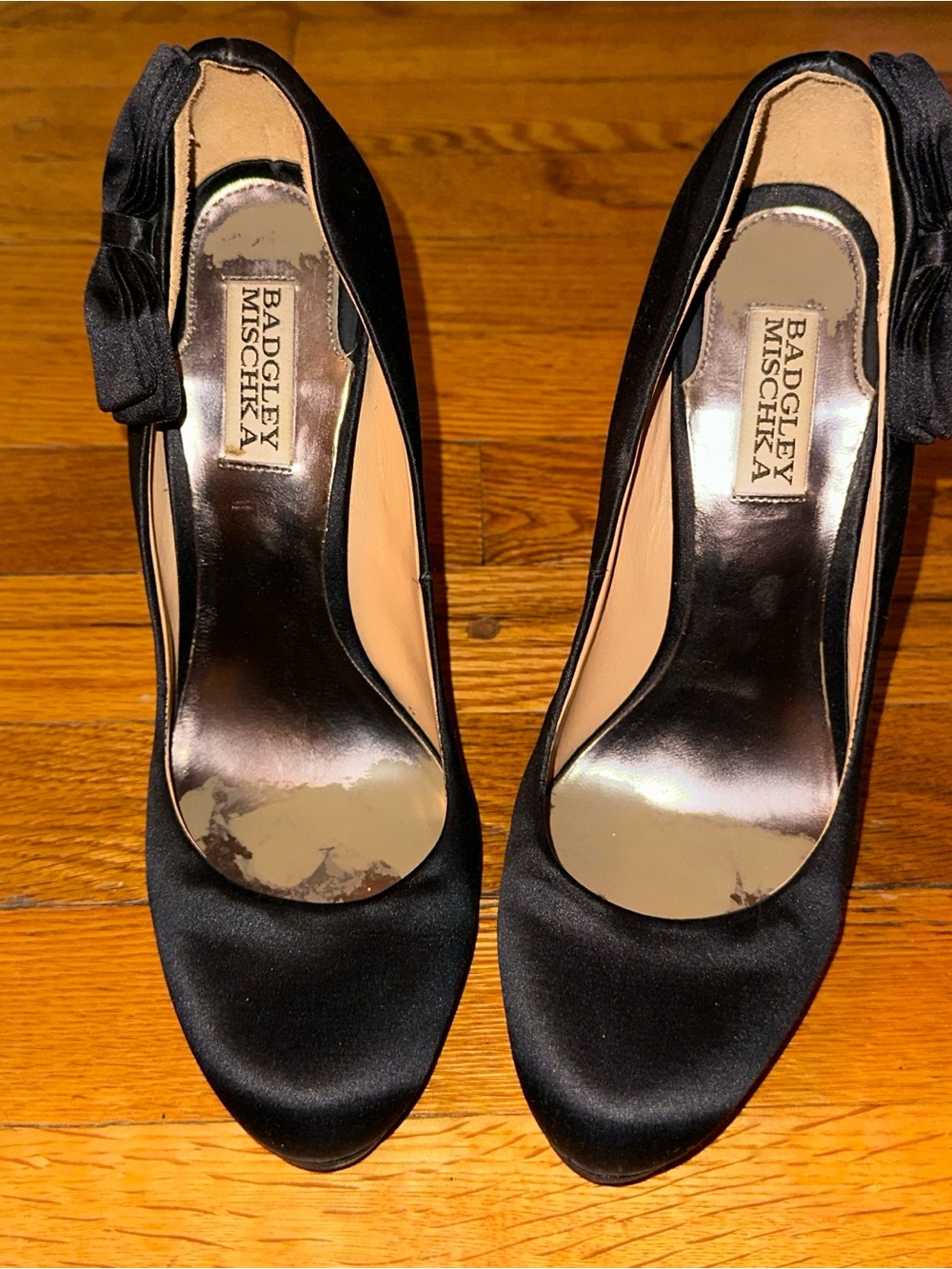 Badgley Mischka Black Satin Bow-Accent Pumps